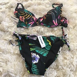 NWT - medium 2 piece bikini (old navy)